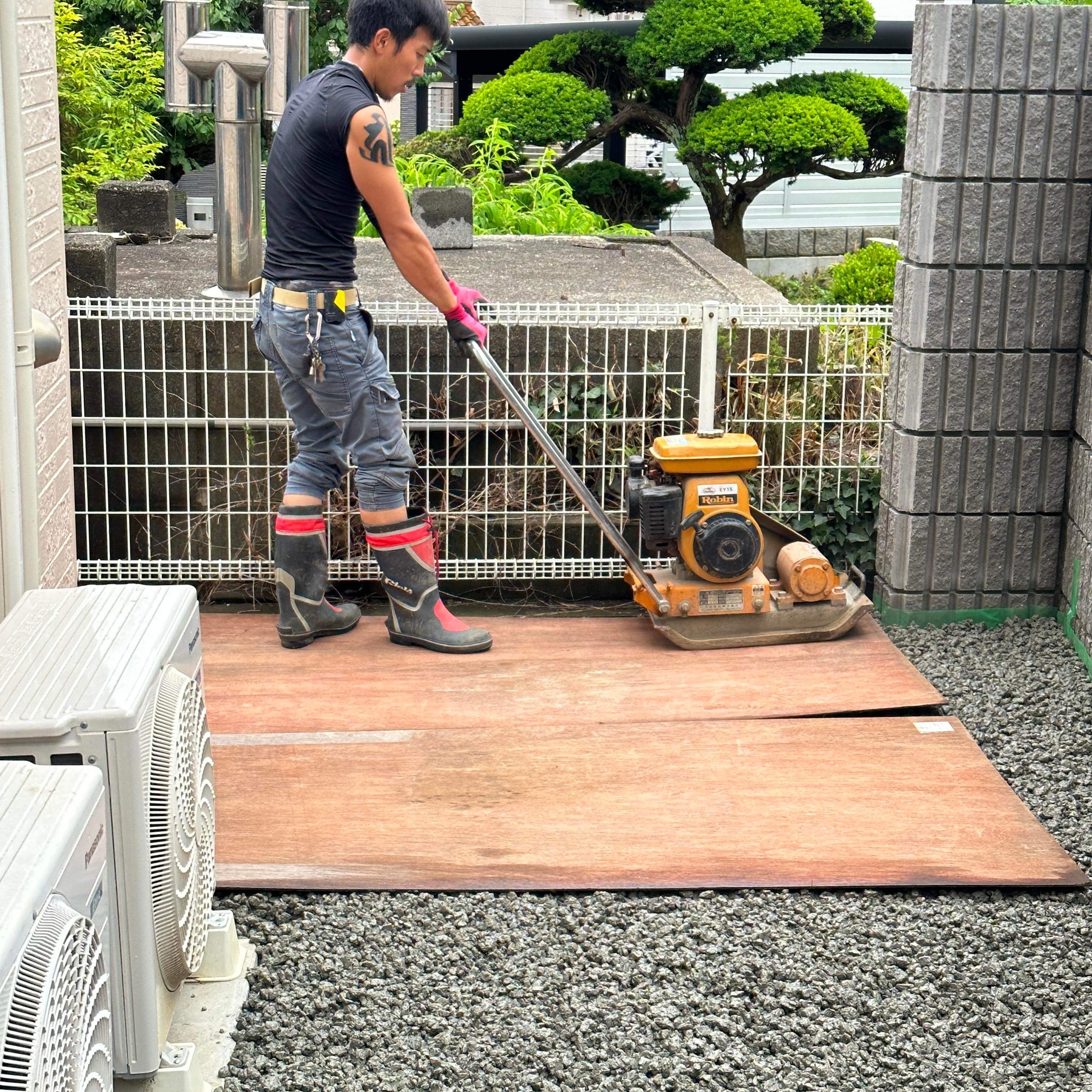 【神奈川】「土間コンのせいで水はけの悪い裏庭とか犬走をオコシコンでリフォームしない？」小沢商店・よこはまがいこう