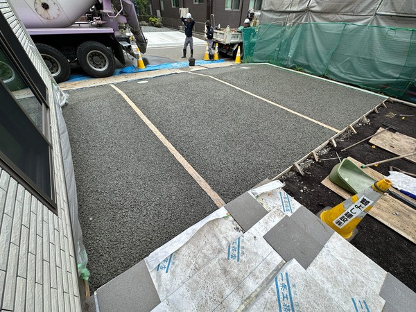 【静岡】「旧製品時代からの施工経験を誇る優良業者さんによる水たまりのない平らで快適な駐車場」鶴よし建設