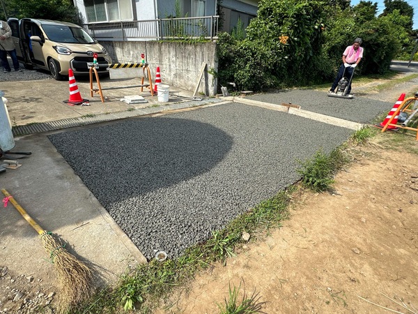 【静岡】「今までは土の上で農機具を洗っていたがその度に泥でぐずぐずになるので困っていた」朝香建設