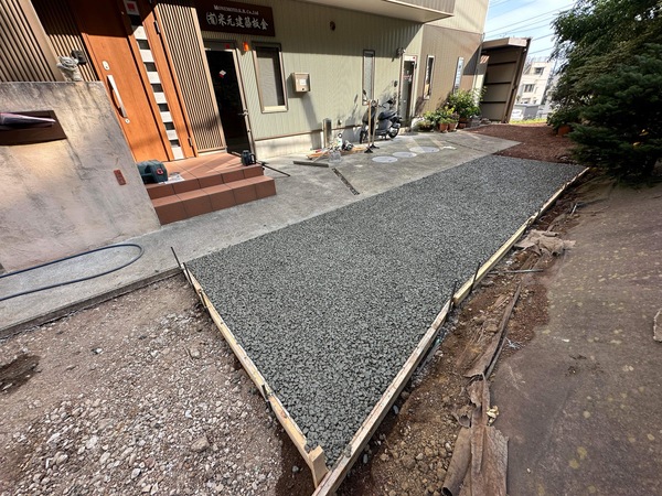 【静岡】「駐車場を兼ねた玄関前の水はけ対策はなんとたった一人たった1時間で完成」ICC・加々美技研