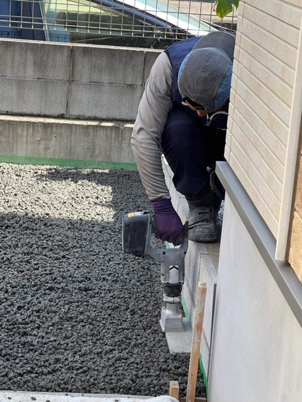 【東京】「お庭の排水で困ったら。イマドキのコンクリート土間は水をぐんぐん吸収します」渋谷建材・オリジナルガーデン