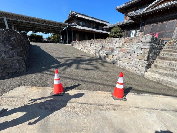 【徳島】「もともと坂道は砂利だったので雨のたびに泥水が流出するなど砂利の補充にウンザリしていた」松尾建材・稲垣建設