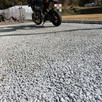 【千葉】「バイクスタンドめり込んだりしない。目地周りも剥離してない。納品したらおしまいじゃない」