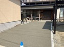 快適な家周りと玄関前の歩行を約束する透水性コンクリート