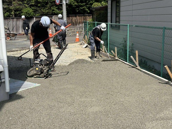 さすが舗装工事のスペシャリスト集団だけあってほとんど不陸はありませんでした