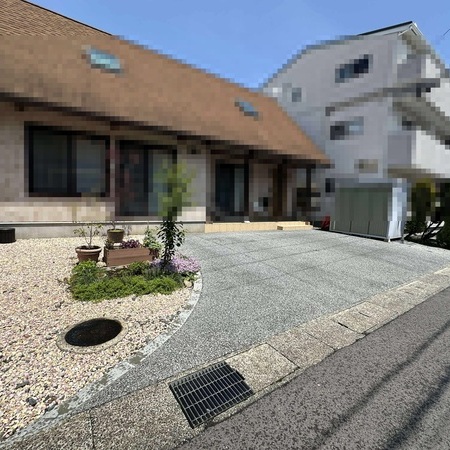 ほんの少しだけ使用感はありますが飛散は全くありません。建物の雰囲気とも美しく調和していて素晴らしかったです