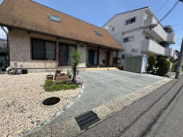 ほんの少しだけ使用感はありますが飛散は全くありません。建物の雰囲気とも美しく調和していて素晴らしかったです