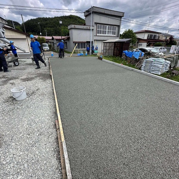 アスファルトが好きではないお施主様。水たまりができない、真夏でも温度が低いオコシコンをHPで知る