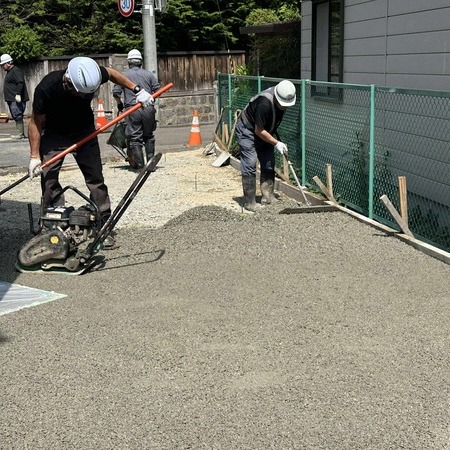 さすが舗装工事のスペシャリスト集団だけあってほとんど不陸はありませんでした