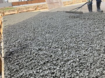 結果は圧倒的なコスト削減ができ、全面オコシコン舗装で土間コン、砕石舗装より工事費を抑えられました