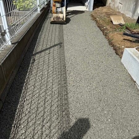 「通路や庭先のちょっとした不快感ガマンして受け入れたりしてませんか？」透水性コンクリート