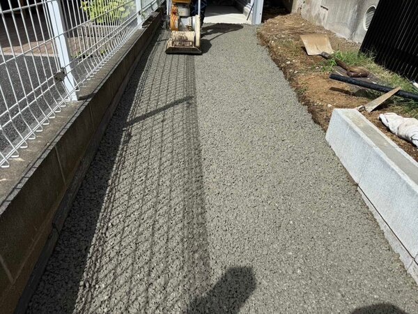 「通路や庭先のちょっとした不快感ガマンして受け入れたりしてませんか？」透水性コンクリート