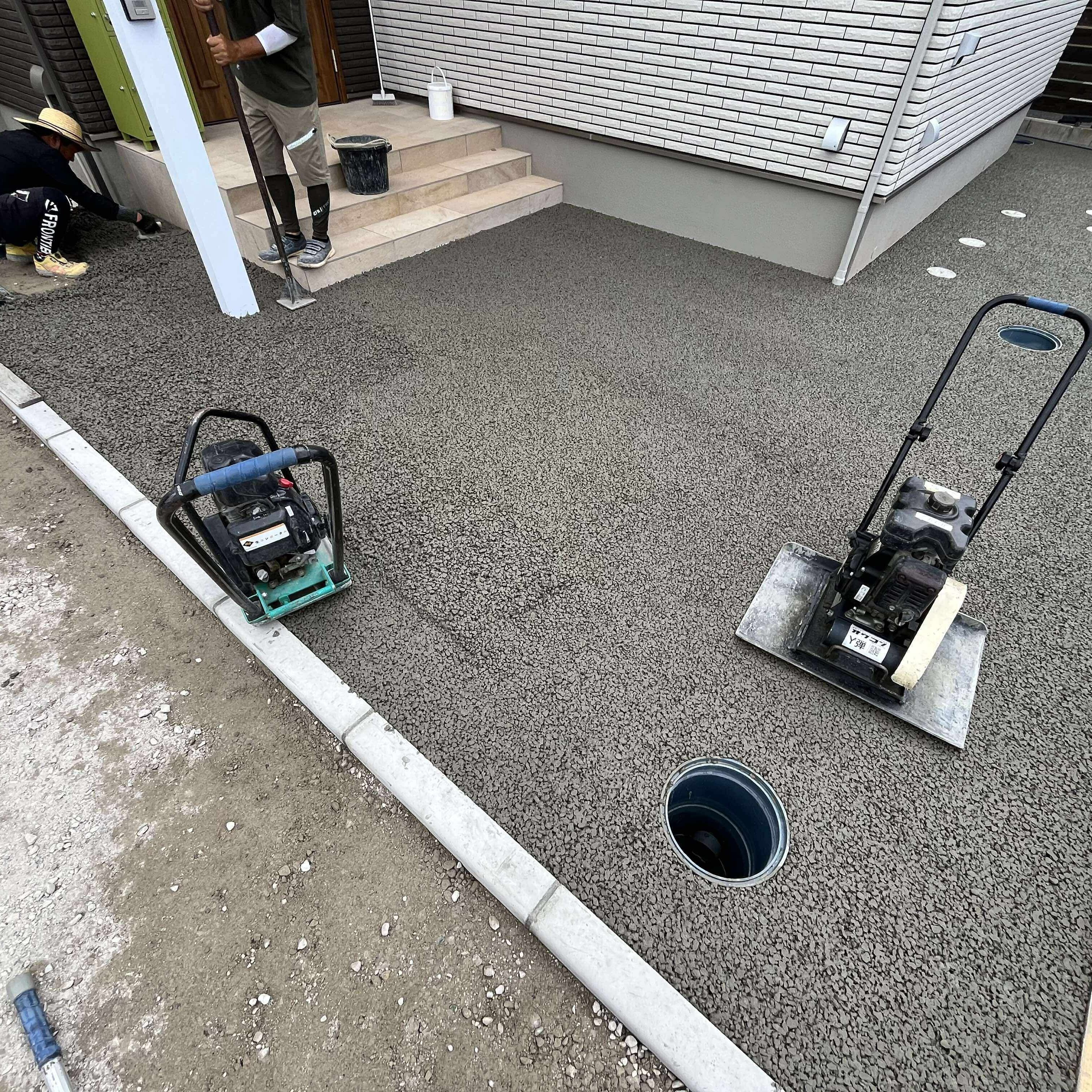 都市部の地面は裸だった。雨水は妨げられるこなく地下水系や樹木の根系に浸透していた。そんな時代を取り戻す