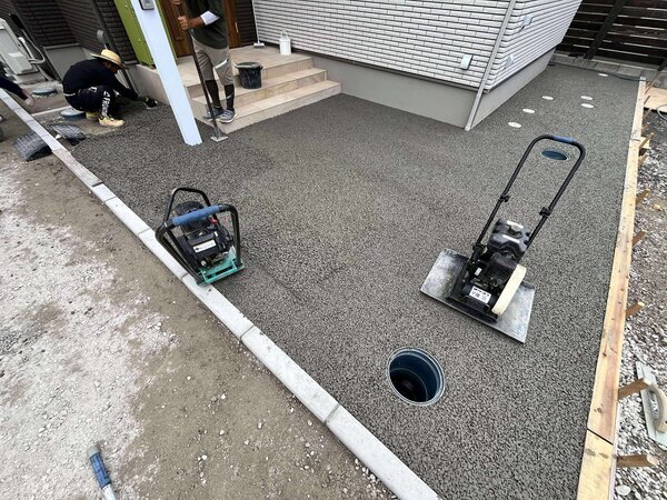 都市部の地面は裸だった。雨水は妨げられるこなく地下水系や樹木の根系に浸透していた。そんな時代を取り戻す