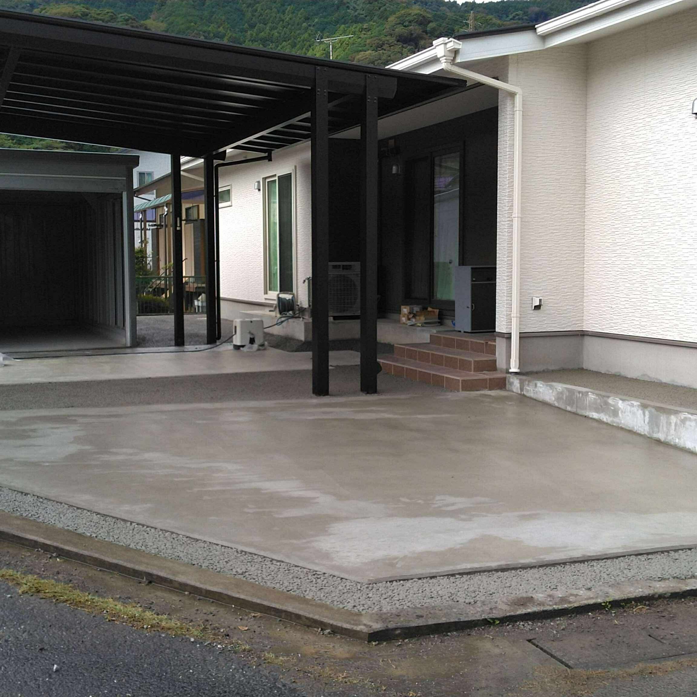 コンクリート（土間コン）のサブで排水の役割のためにご採用いただくこともあります