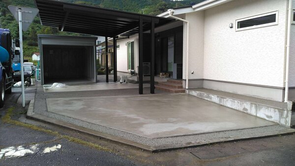 コンクリート(土間コン)のサブで排水の役割のためにご採用いただくこともあります