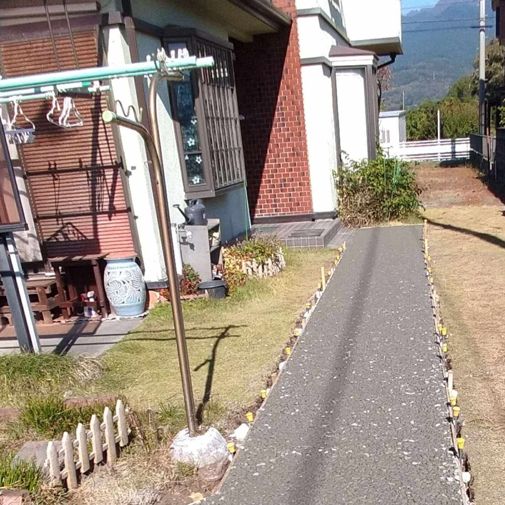 普段必ず踏みしめているその地面の呼吸を止めない大地に蓋しないぬかるまない水たまらないコンクリート