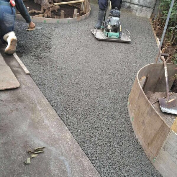 ポーラスコンクリート舗装（ブランド名【オコシコン】）当社では四半世紀に及ぶ実績を誇るプロダクトです