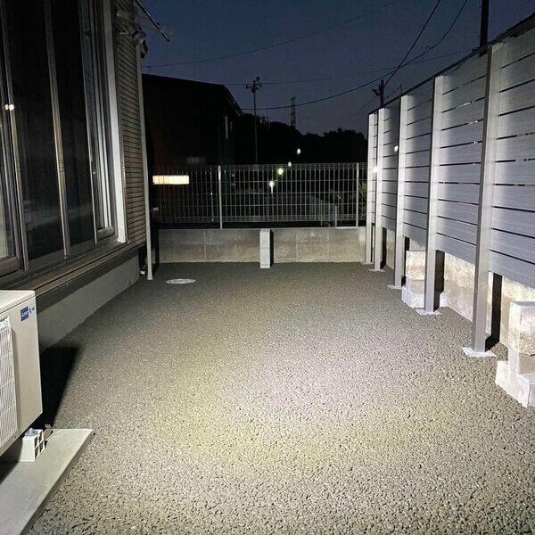 土間コンと違ってゴツゴツと独特なテクスチャは住空間をスッキリ快適に様変わりさせます