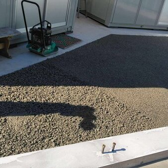 排水性はアスファルトだけじゃないんです！ 透水性コンクリート【オコシコン】も結構当たり前に選ばれてる