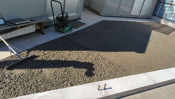 排水性はアスファルトだけじゃないんです！ 透水性コンクリート【オコシコン】も結構当たり前に選ばれてる