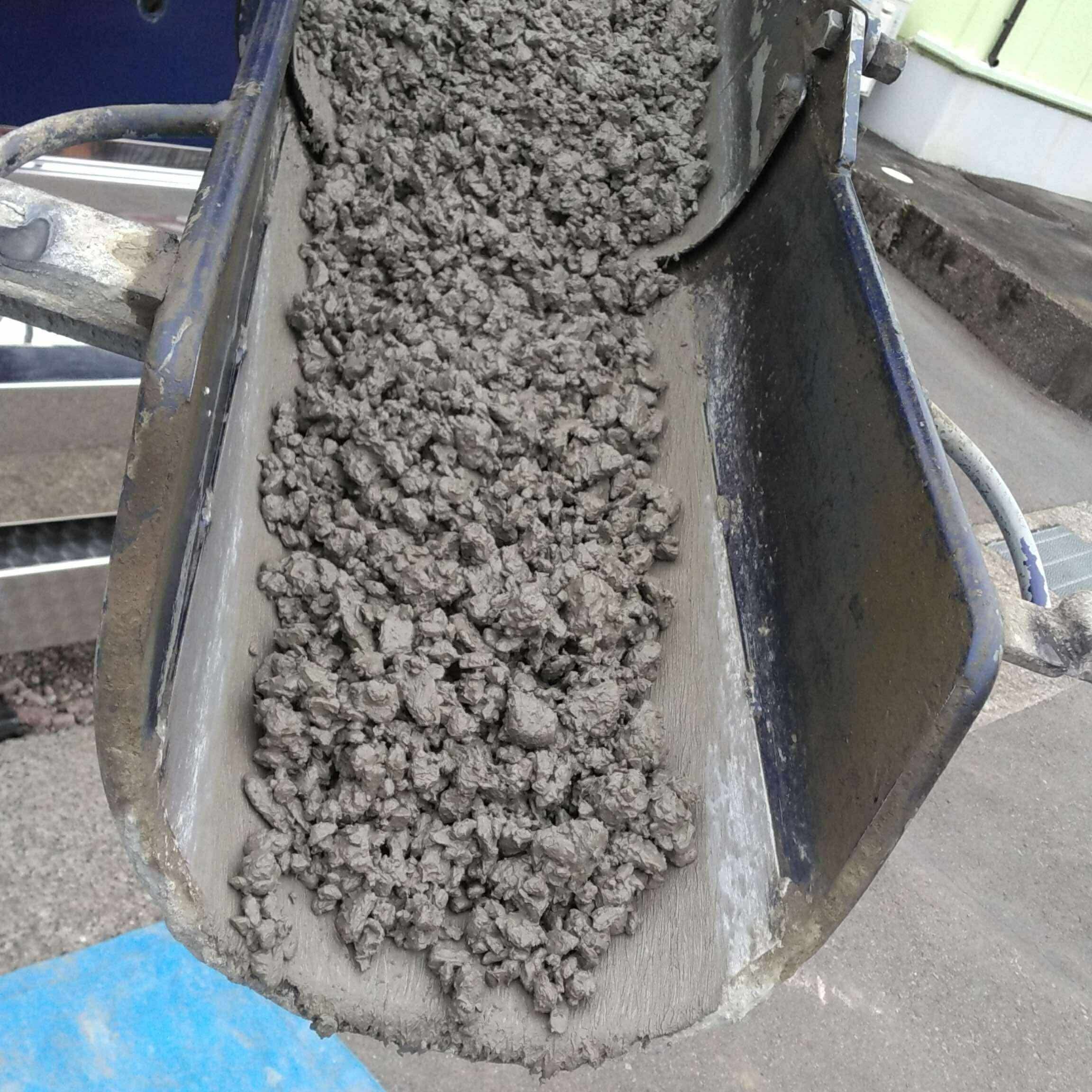 そこだけ水たまって欲しくないんだよね的な箇所にオコシコンを採用する。土間コンとのコントラストも素敵