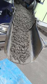 そこだけ水たまって欲しくないんだよね的な箇所にオコシコンを採用する。土間コンとのコントラストも素敵