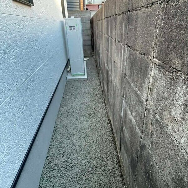 砕石を敷いておくのではなく透水性コンクリートにしておけば野良猫が排泄にやってこない理由