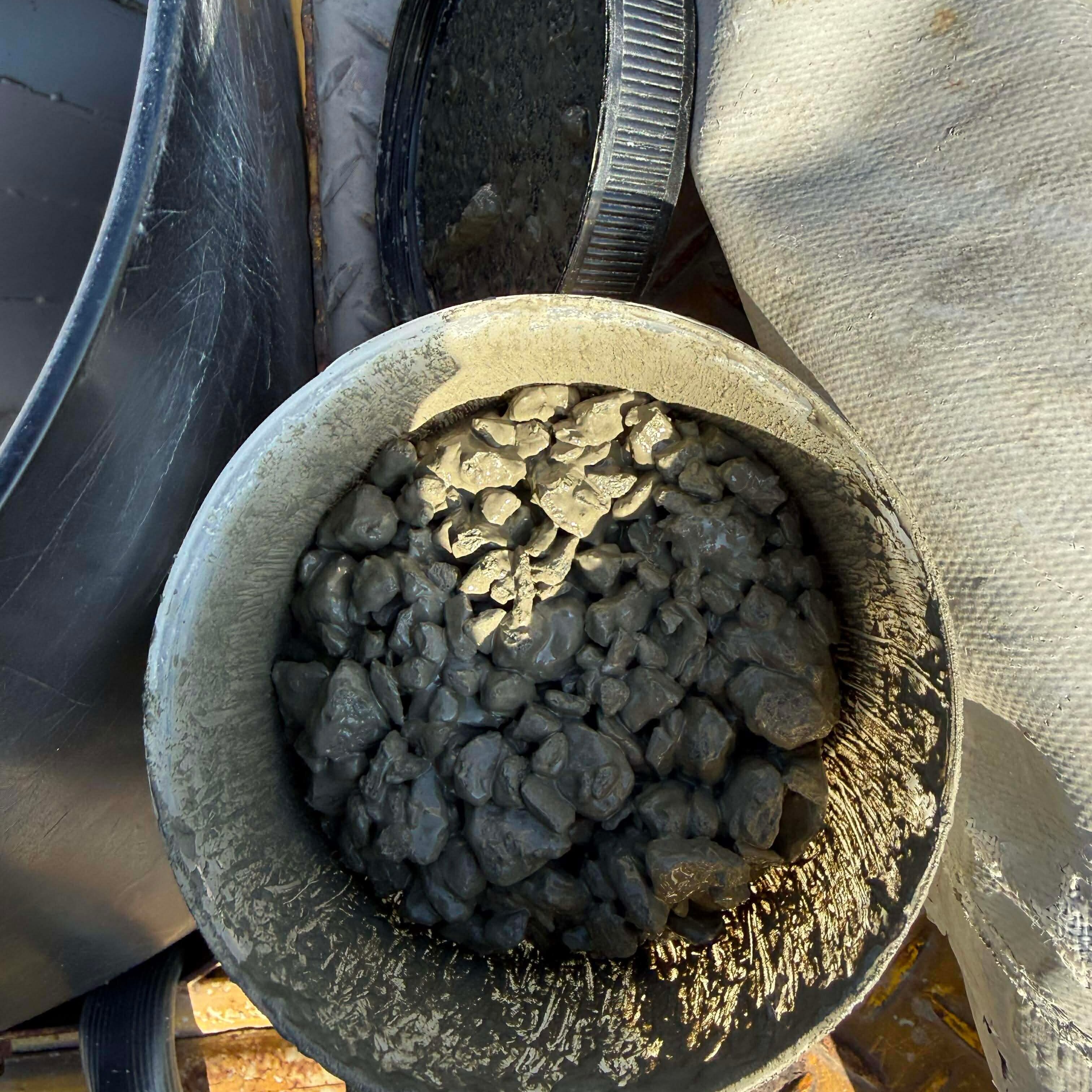 お菓子のオコシみたいな構造だからザルのように水を透すコンクリート【オコシコン】はポーラスコンクリートと言います