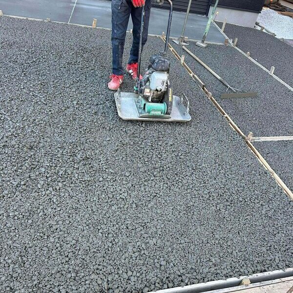 白い土間コン™︎、オワコン®︎まさ固®︎、オコシコン®︎ 色々選べる【土間コン】今回は見た目（ゴツゴツ荒々しい）