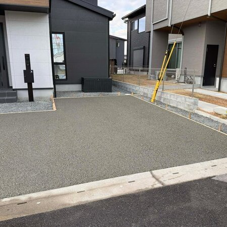 土間コンは選べる時代！ 【オコシコン®︎】は水をがぶ飲みするから排水勾配（排水設備）が要りません