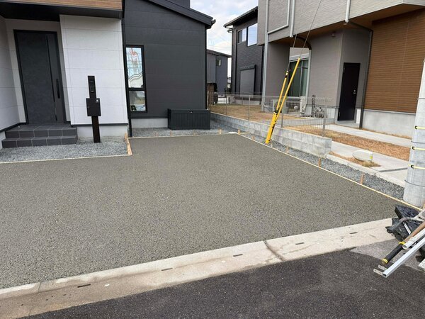 土間コンは選べる時代！ 【オコシコン®︎】は水をがぶ飲みするから排水勾配（排水設備）が要りません