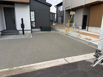 土間コンは選べる時代！ 【オコシコン®︎】は水をがぶ飲みするから排水勾配（排水設備）が要りません