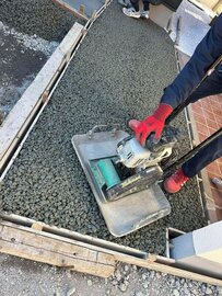 玄関前とかすみっことか排水しっかりしておくと暮らしが俄然快適になる場所に【オコシコン®︎】