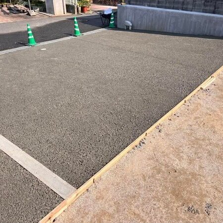 性能だけでなく見た目 「透水構造を由来とするゴツゴツと荒々しい仕上がり」 もウリの一つです