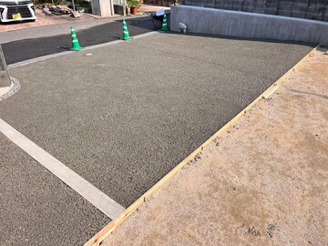 性能だけでなく見た目 「透水構造を由来とするゴツゴツと荒々しい仕上がり」 もウリの一つです