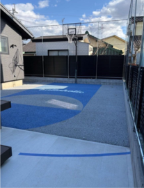 雨上がり直後から足元からりと快適な自宅用バスケットコートは排水性土間コン™︎で実現