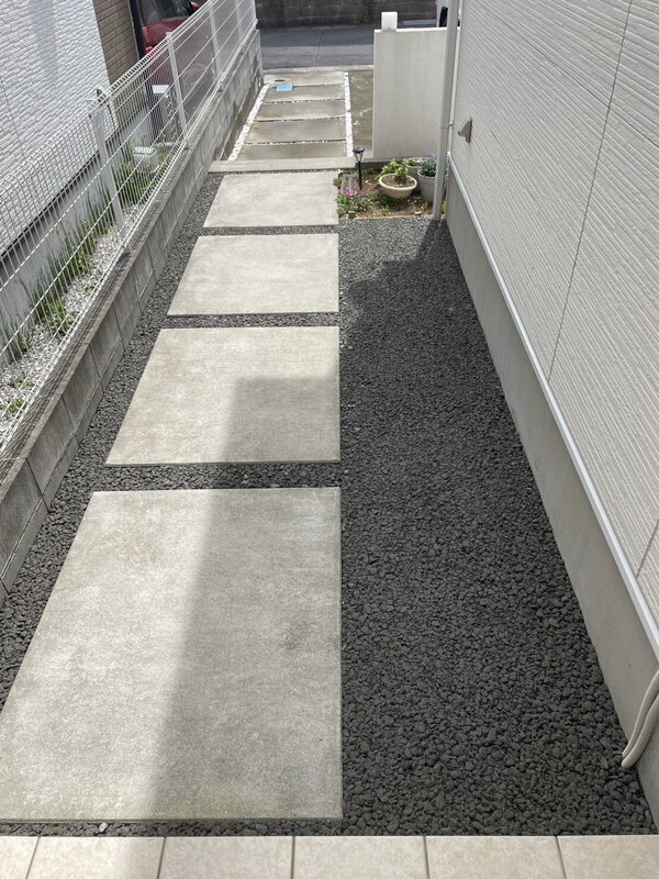 雨の日の玄関前の駐輪を少しでも楽にする土間コン™︎ オコシコン®︎ で足元固めて置こう