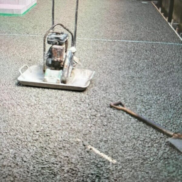 排水性土間コン™︎ オコシコン®︎ はU字溝など排水設備がなくても水はけ問題解消