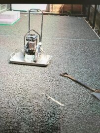 排水性土間コン™︎ オコシコン®︎ はU字溝など排水設備がなくても水はけ問題解消