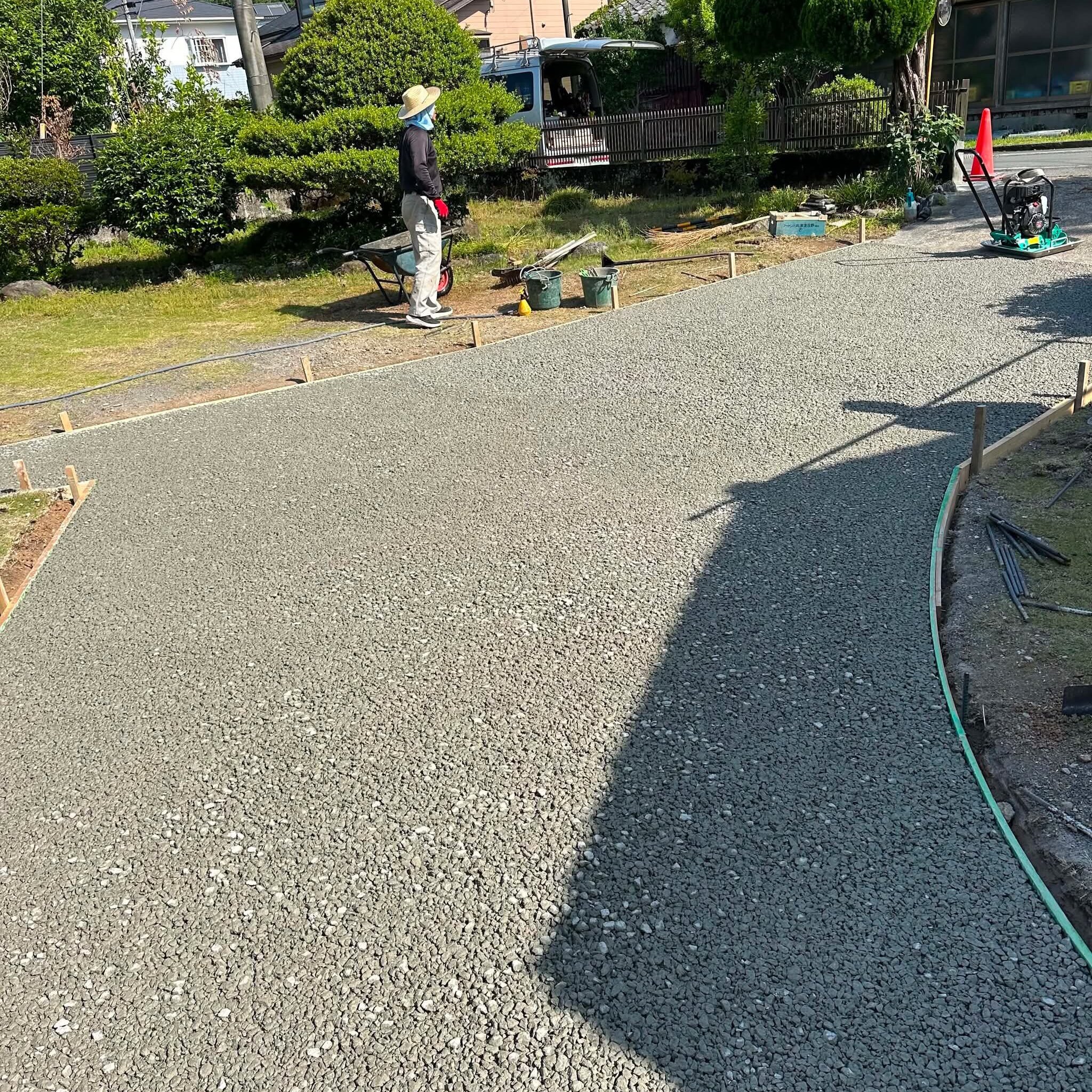 業者さんは常に水はけ、排水計画、水勾配で悩んでいます。一挙解決する土間コン™︎あります
