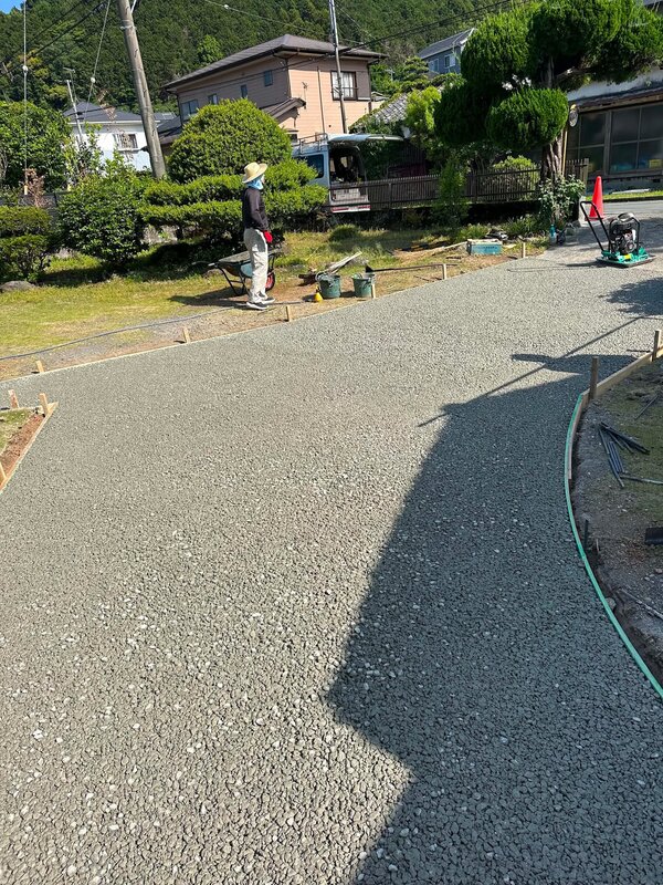 業者さんは常に水はけ、排水計画、水勾配で悩んでいます。一挙解決する土間コン™︎あります