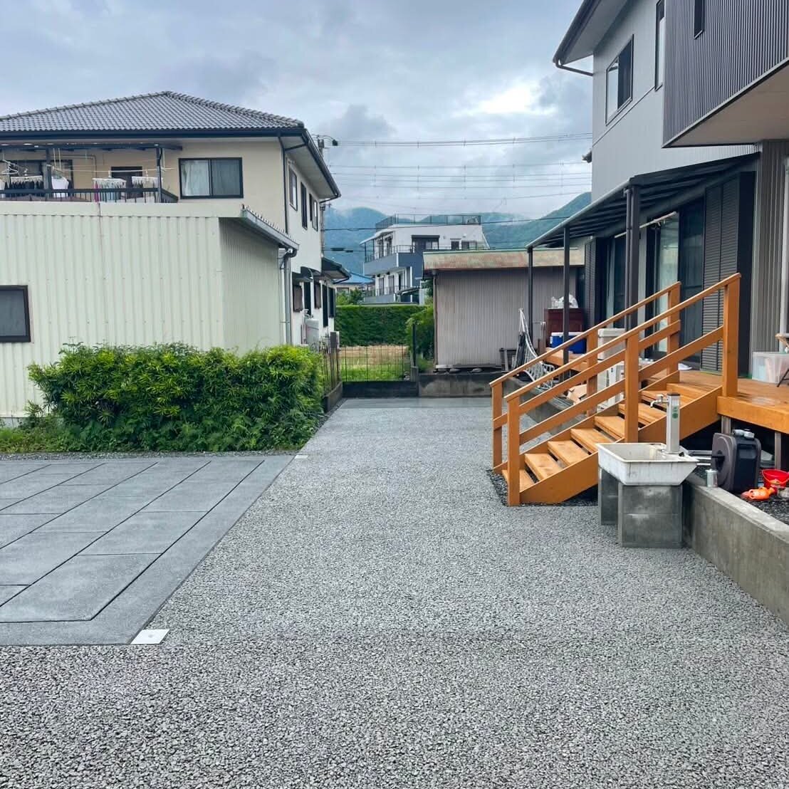 今注目の【ドットコン】とダブルで採用された燻銀ポーラスコンクリート【オコシコン®︎】