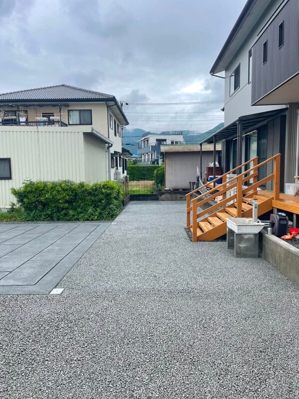 今注目の【ドットコン】とダブルで採用された燻銀ポーラスコンクリート【オコシコン®︎】