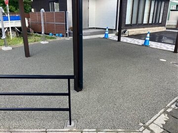 土砂降りでも靴が濡れない水を玄関や室内に引っ張らない真っ平でクールな土間コン™︎