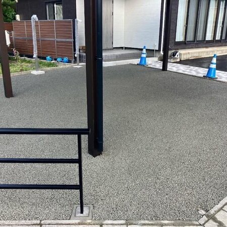 土砂降りでも靴が濡れない水を玄関や室内に引っ張らない真っ平でクールな土間コン™︎