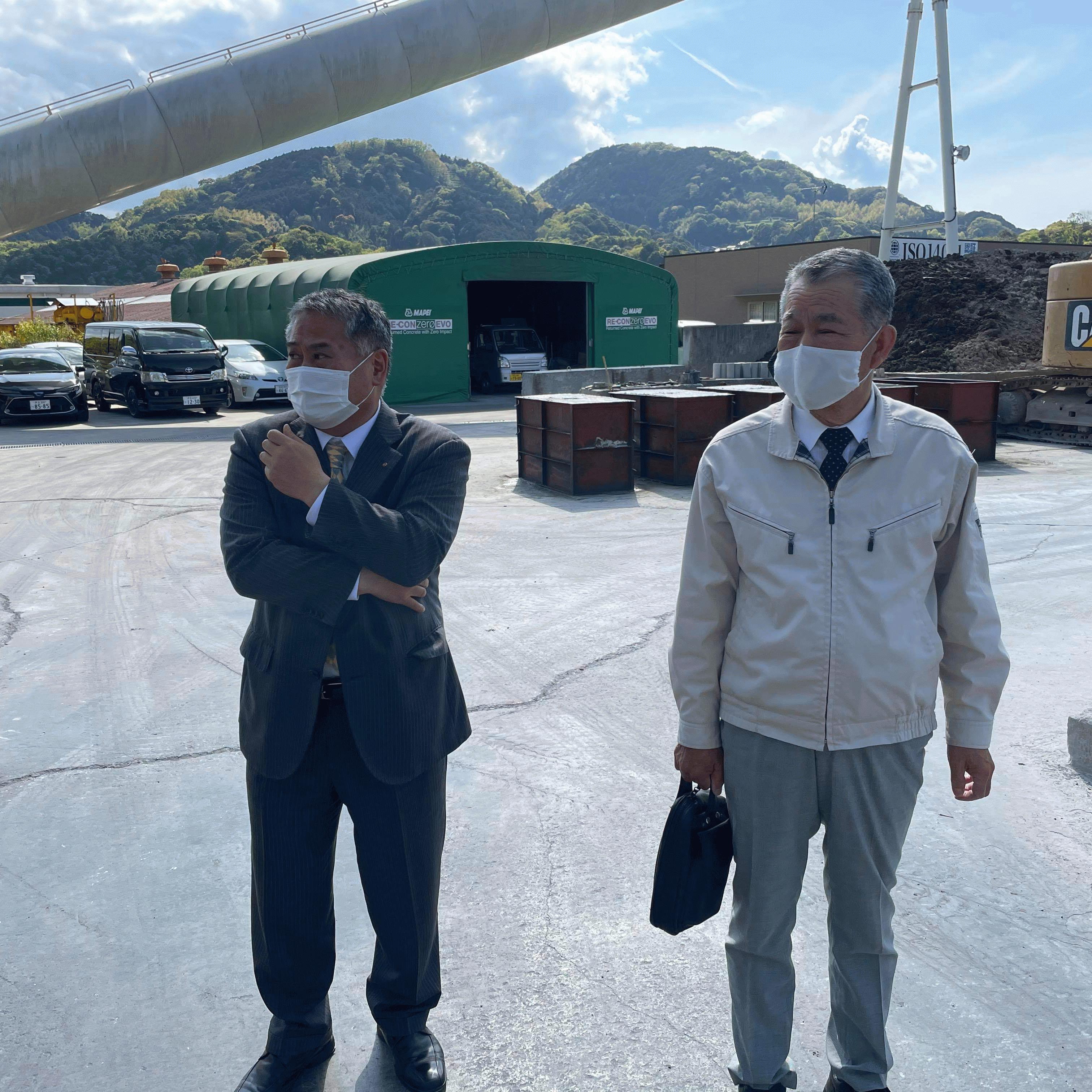 「静岡県志太榛原生コンクリート協同組合から渡仲理事長と岡島さんにご来場いただきました」