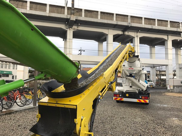 「高流動埋戻し材《イワモル》（生コン工場で製造）は貯蔵ビンに空きがなくても製造できるよ！」