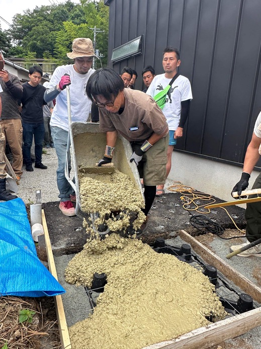 コンクリートに色彩を」 味気ないコンクリと一生付き合いたくないなら