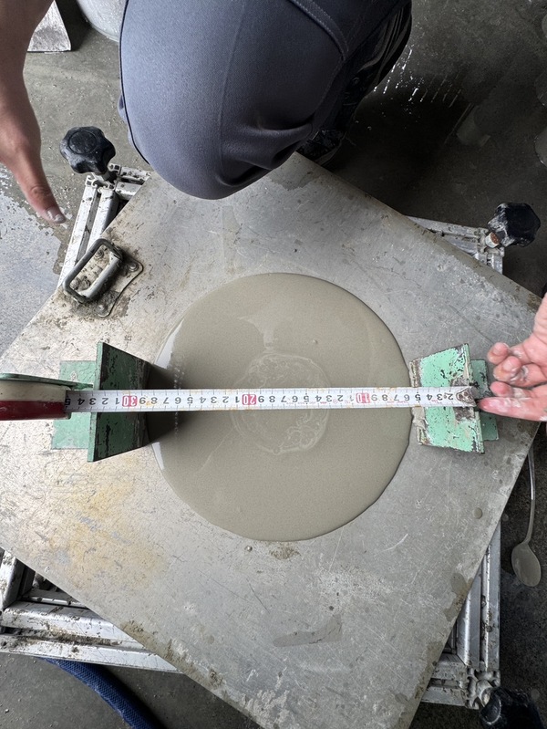生コンスラッジを新しく製造した生コン(再強コンとか2x3コンとか)に混ぜたらどうなる? 【スランプ】
